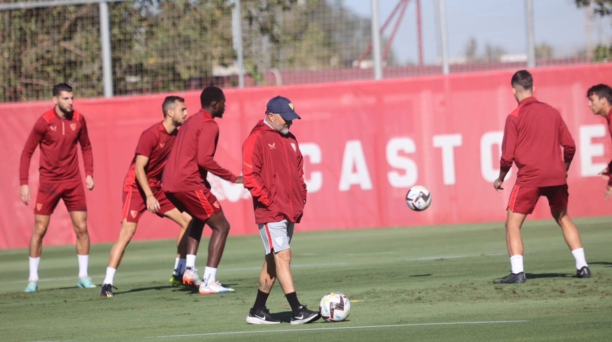 Entrenamiento pre-derbi en la ciudad deportiva del Sevilla