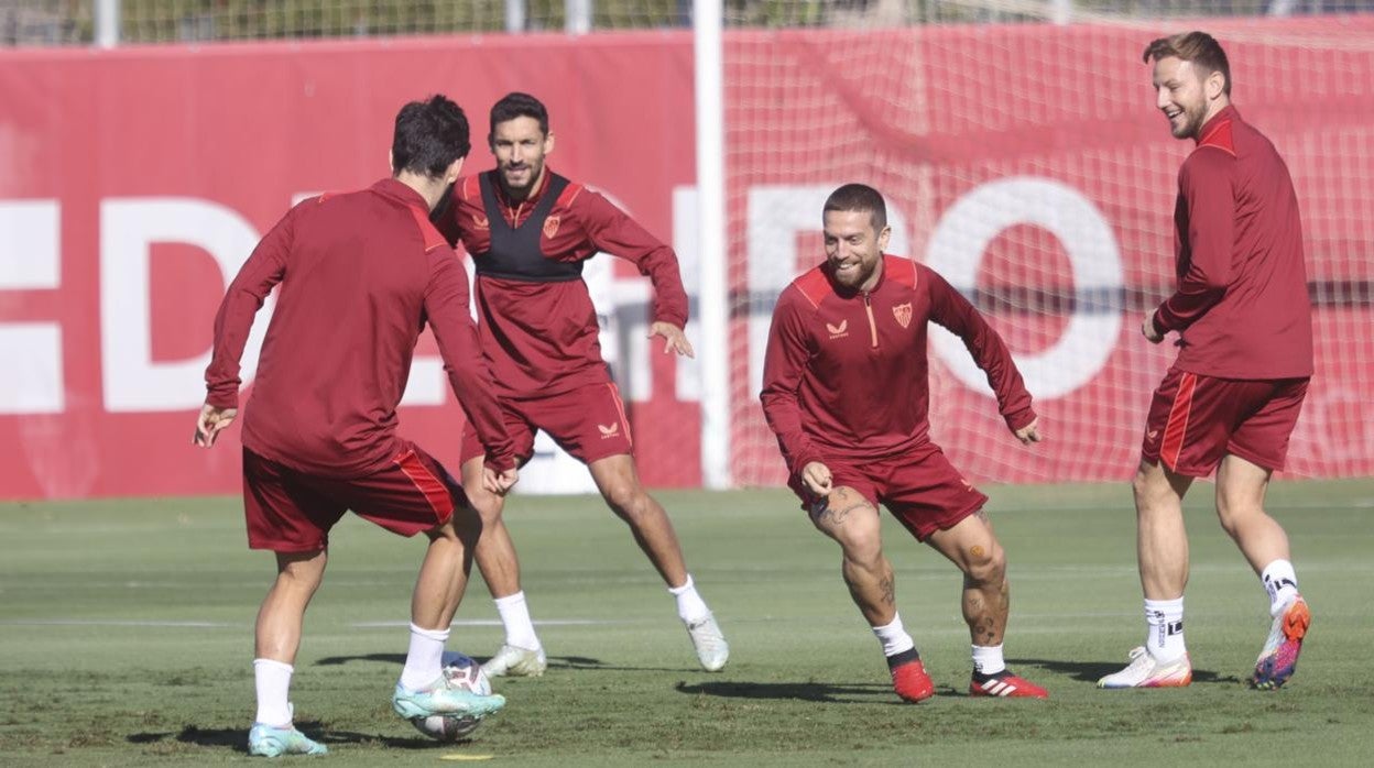 Montiel, Acuña y Papu Gómez, convocados con Argentina para el Mundial de Qatar