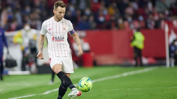 Rakitic: «Llegó el momento de dejar espacio a los más jóvenes»