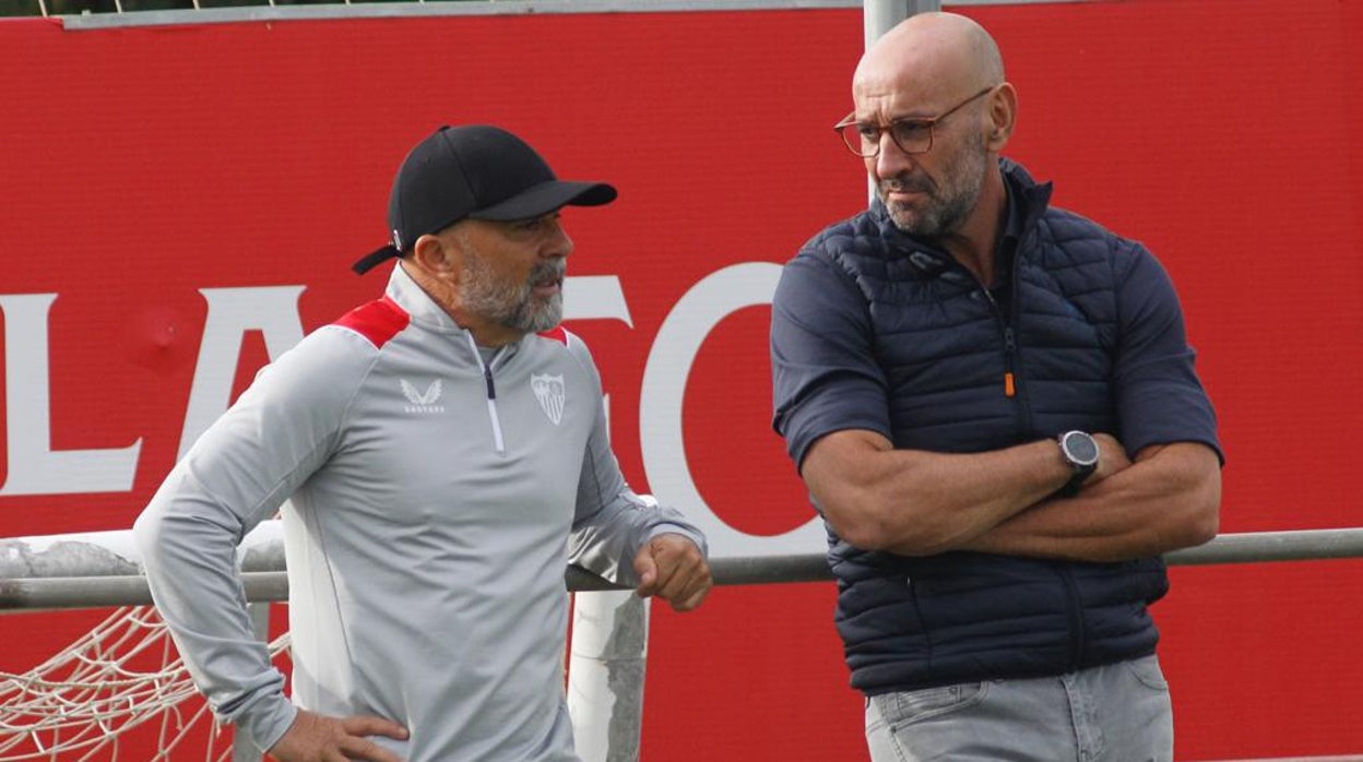 Jorge Sampaoli y Monchi durante un entrenamiento del Sevilla FC