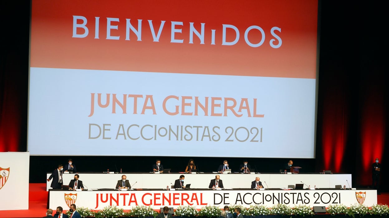 Presentación de la última junta de accionistas del Sevilla FC