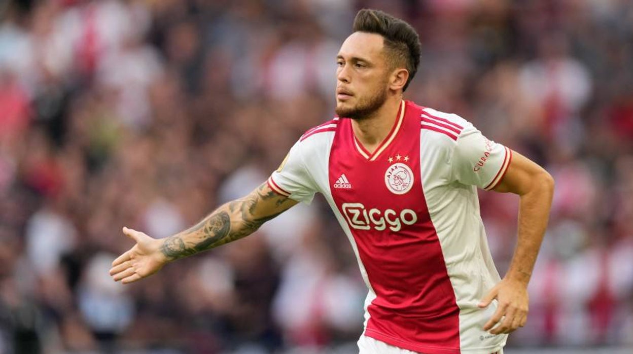Ocampos en uno de los partidos que ha jugado con el Ajax
