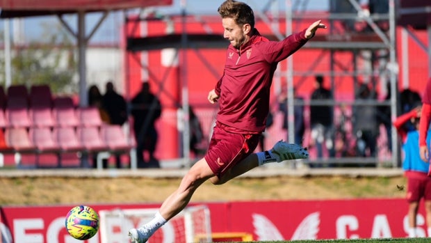Jesús Navas y Fernando, presentes en el último entrenamiento de la semana