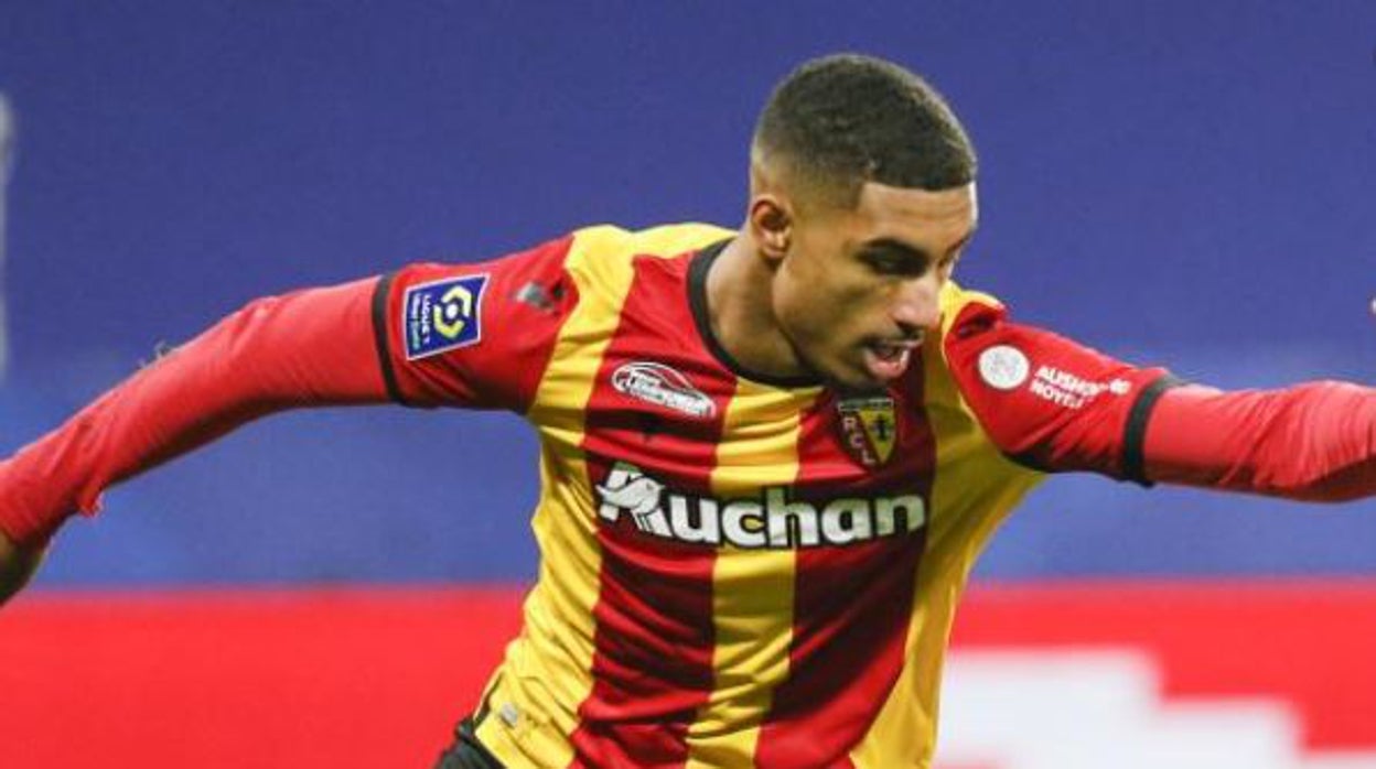 Loïc Badé, cerca de llegar al Sevilla FC como nuevo central