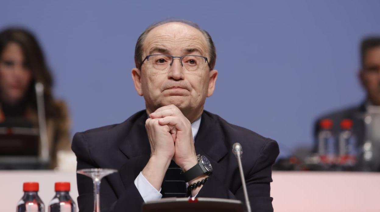 El presidente del Sevilla, José Castro, durante la junta de accionistas