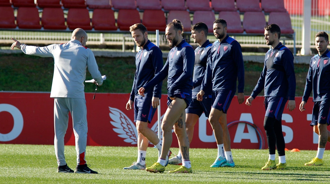 Último entrenamiento del Sevilla antes de la visita a Jaén