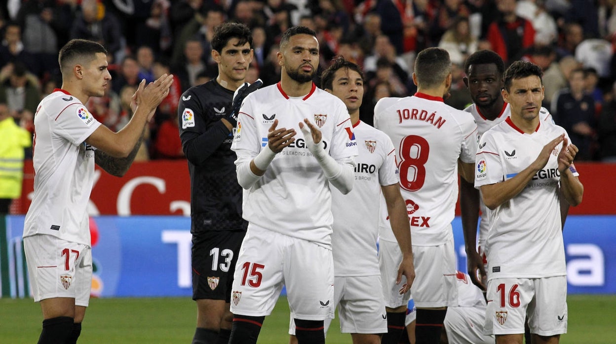 Los jugadores sevillistas, antes del inicio del choque contra el Getafe