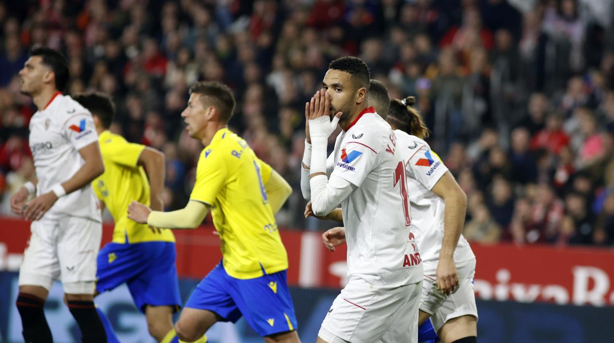 En-Nesyri &#039;pasa&#039; de sus pretendientes y el Sevilla niega la oferta del Niza