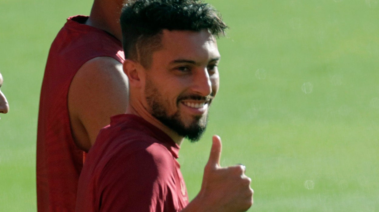 Alex Telles regresa con el grupo y la plantilla homenajea a Acuña
