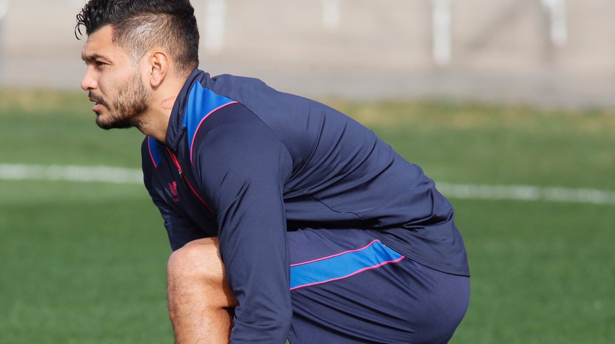 Tecatito Corona durante el entrenamiento de este martes