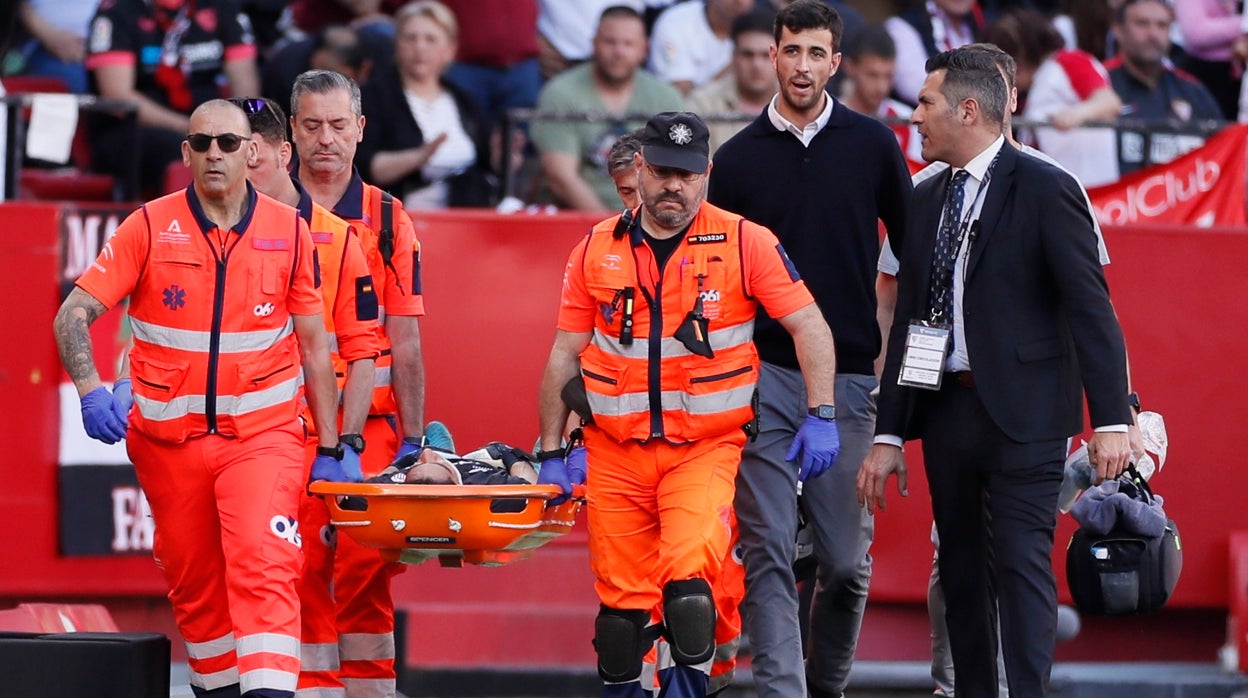 Bono, en el hospital tras sufrir un fuerte golpe frente al Almería