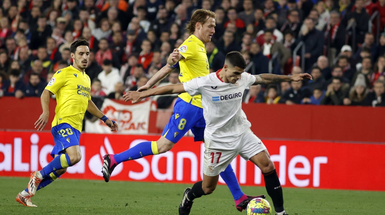 Un lance del Sevilla - Cádiz de la primera vuelta en Nervión