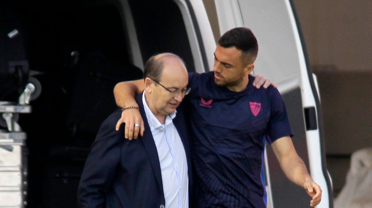 José Castro y Joan Jordán, antes de un entrenamiento reciente del Sevilla FC