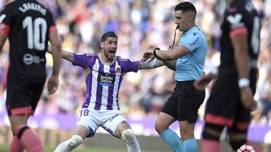 La polémica reina en Valladolid: Ortiz Arias anuló un gol a Escudero y otro a Badé