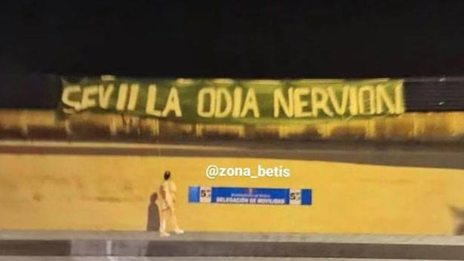 Cuelgan 'a lo Vinicius' un muñeco de Jordán en la SE-30