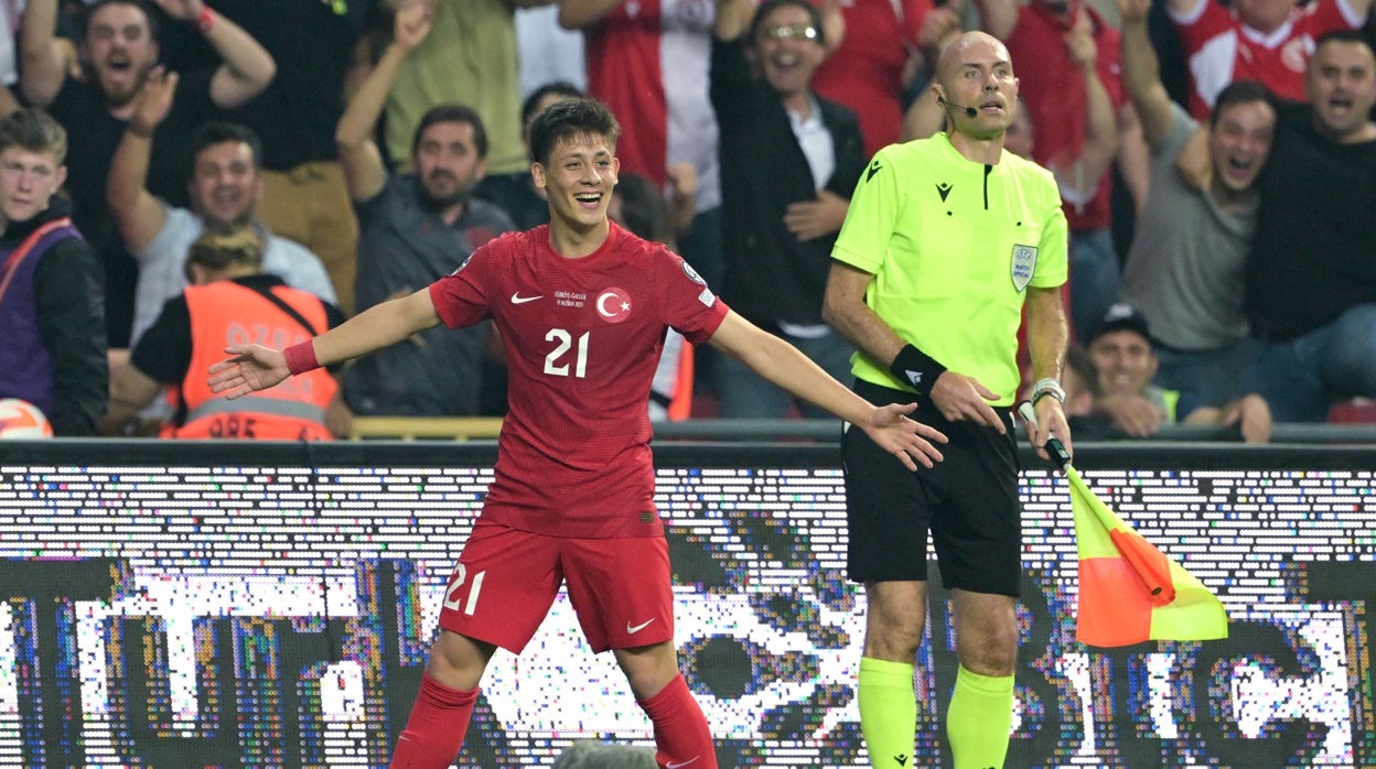 Arda Güler celebra un reciente gol con Turquía