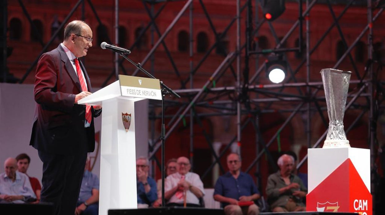 José Castro, durante s discurso en el acto de 'Fieles de Nervión'