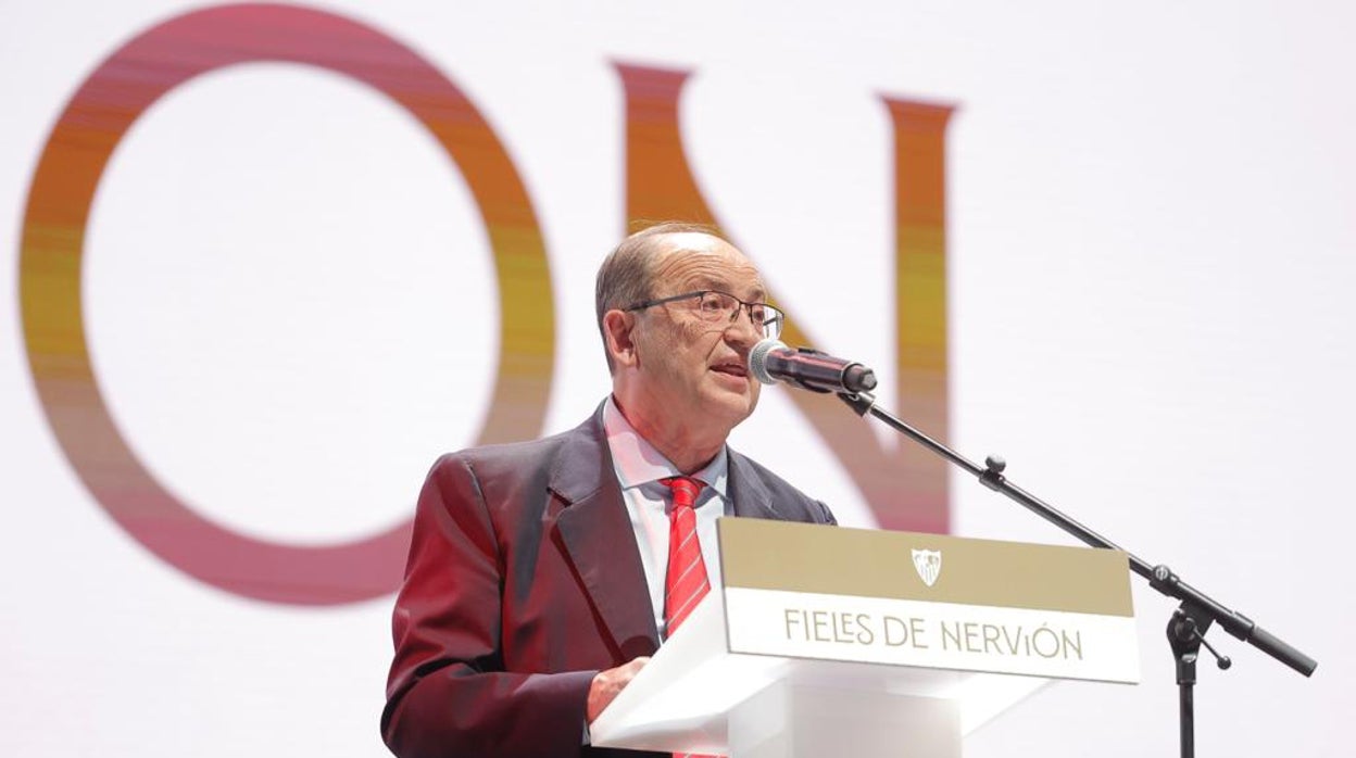 El presidente del Sevilla FC, José Castro, durante el discurso en el acto Fieles de Nervión 2023
