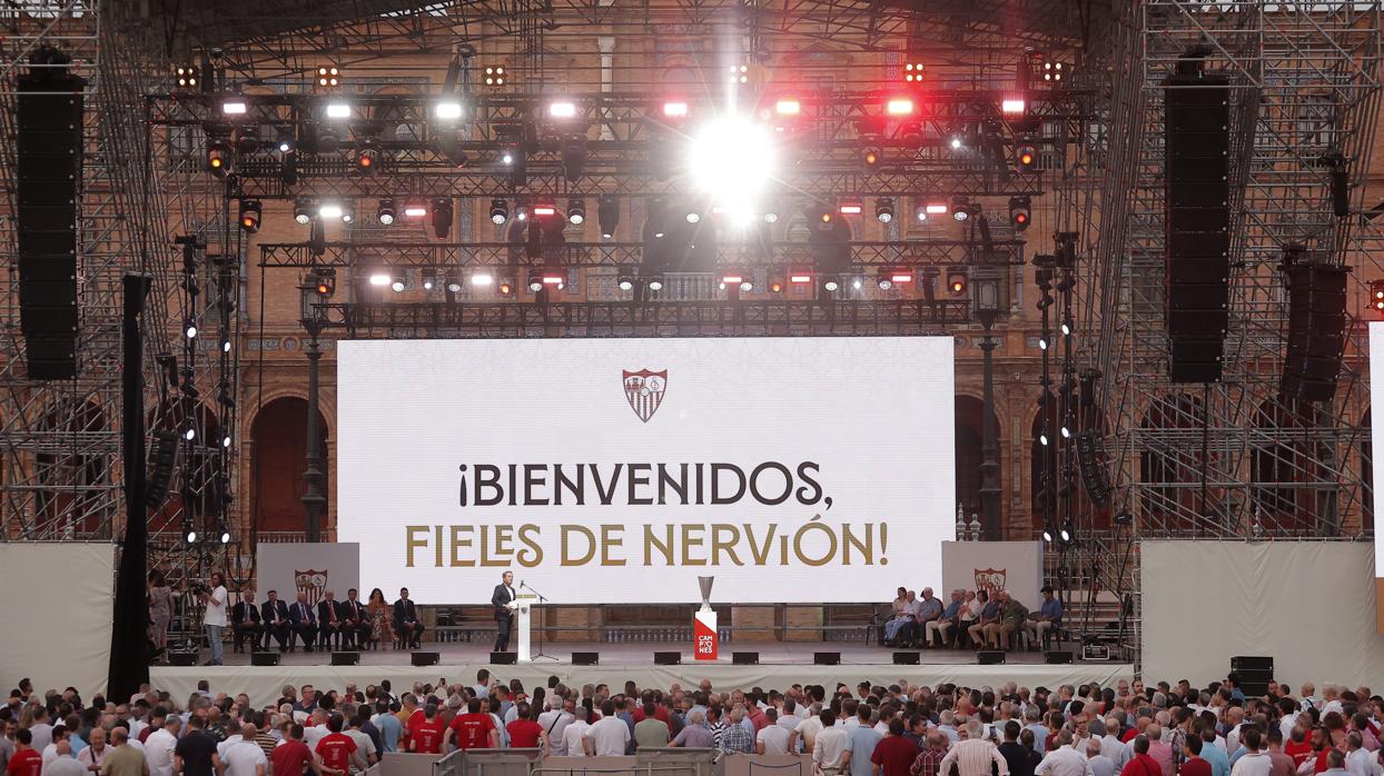 Acto Fieles de Nervión 2023 que tuvo lugar en la Plaza de España este miércoles