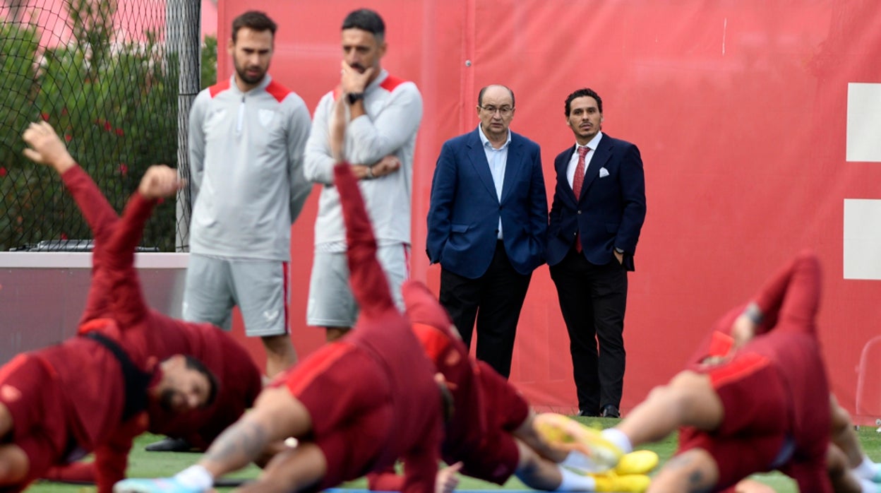 Castro y Del Nido Carrasco presencian un entrenamiento del Sevilla