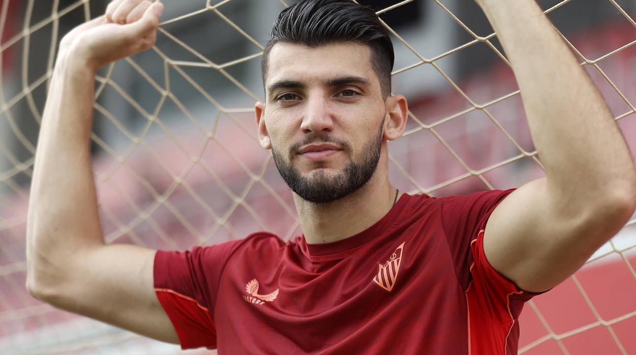 Rafa Mir, en la ciudad deportiva del Sevilla FC