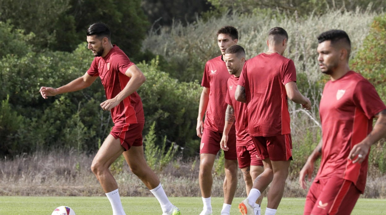 Mir, Gattoni, Papu y Tecatito, en la concentración del Sevilla FC en Montecastillo