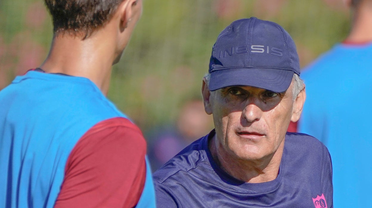 Mendilibar da instrucciones a Gattoni