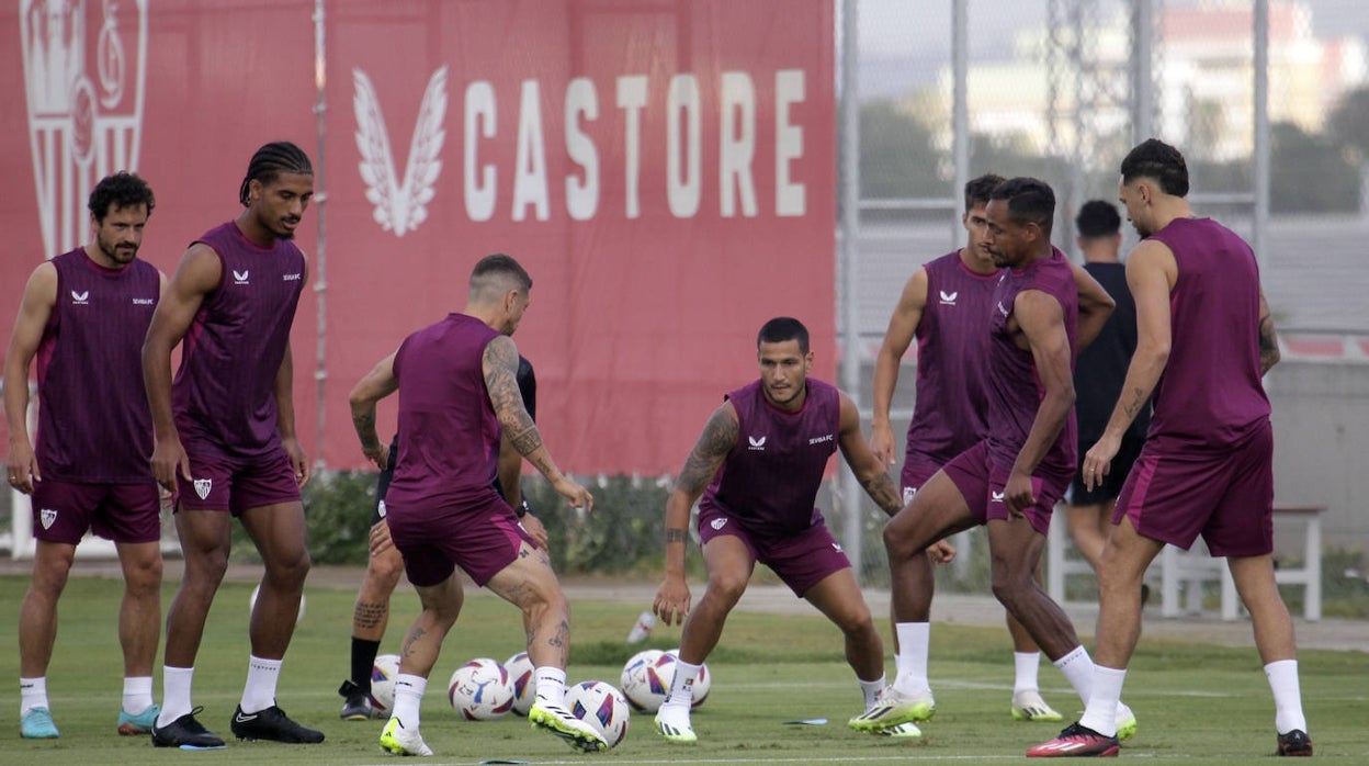 Rony Lopes, en un entrenamiento con el Sevilla antes de la gira por norteamérica