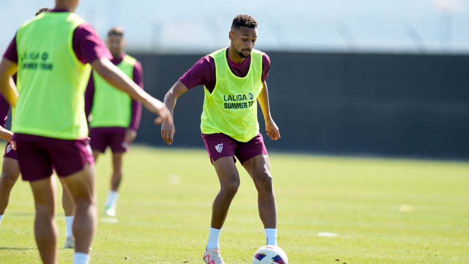 Primer entrenamiento de Djibril Sow con el Sevilla FC