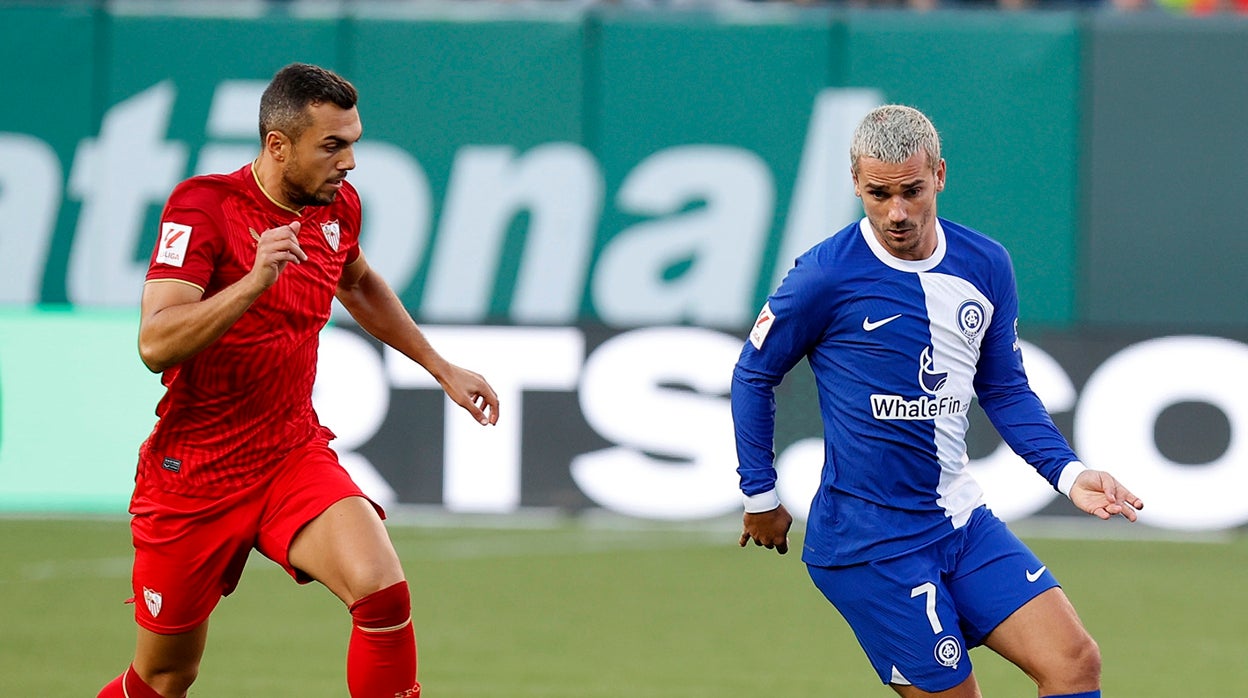 Joan Jordán persigue a Antoine Griezmann en un lance en el Oracle Park de San Francisco