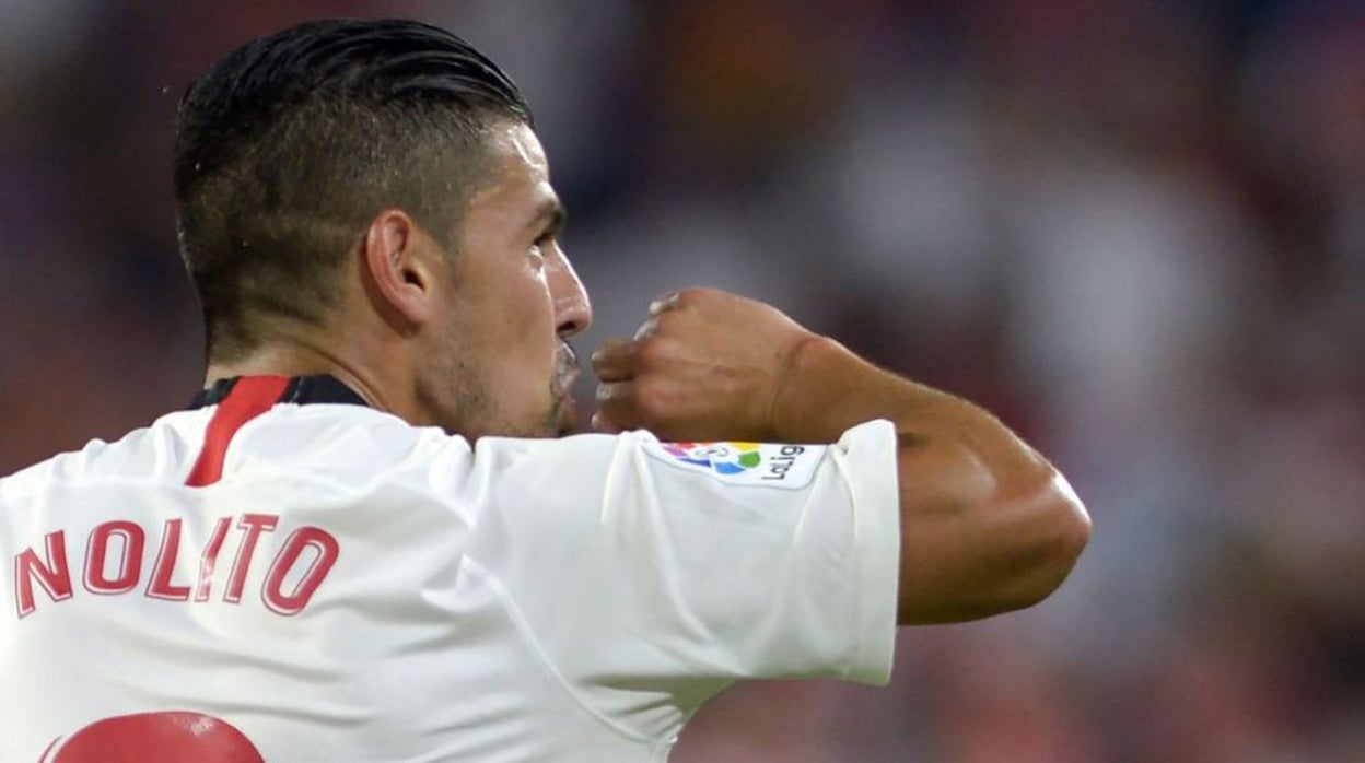 Nolito celebra un gol con el Sevilla ante la Real Sociedad en la temporada 2019-20
