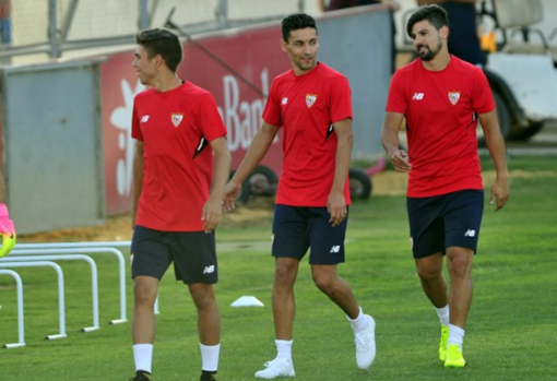 Nolito y Jesús Navas, durante un entrenamiento del Sevilla de la temporada 2017-18