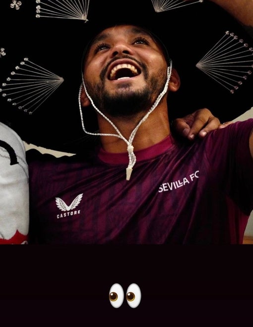 La imagen utilizada por Tecatito Corona y el emoticono empleado