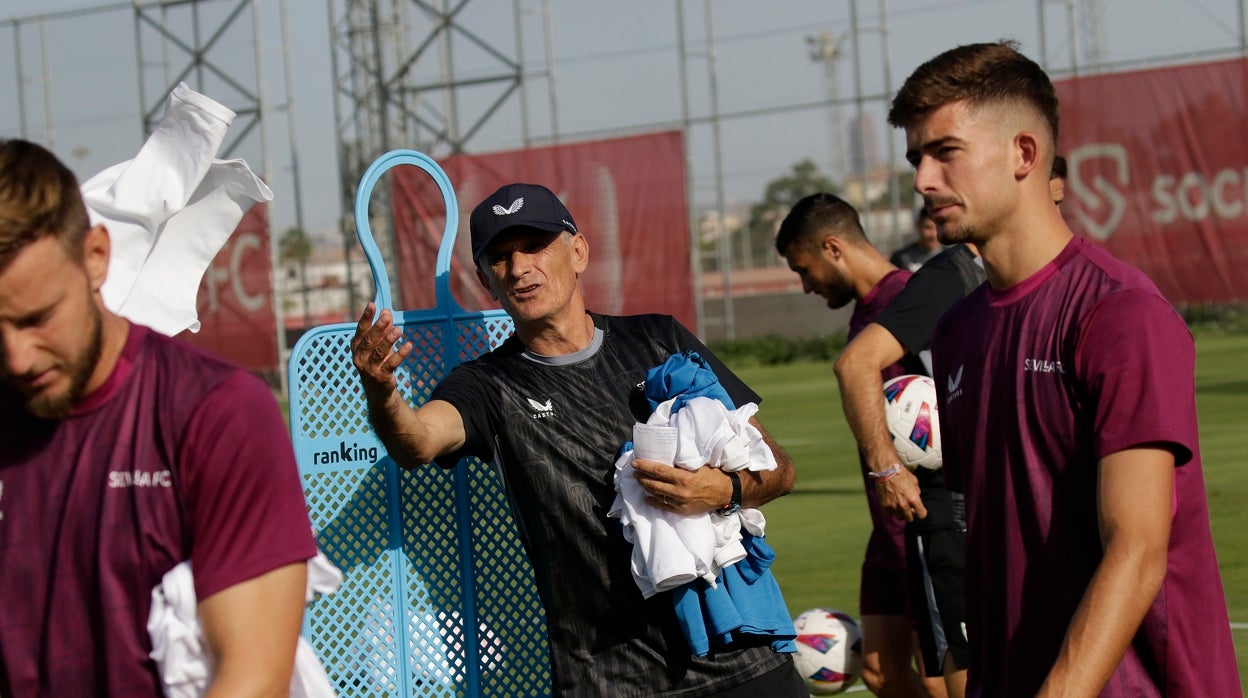Mendilibar, durante el entrenamiento de este domingo en la ciudad deportiva