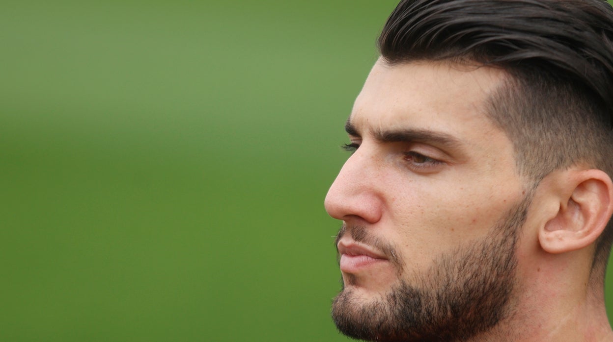 Rafa Mir, en un entrenamiento con el Sevilla