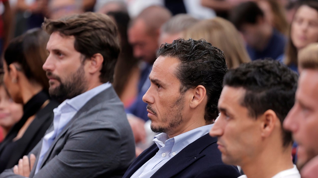 Del Nido Carrasco, junto al consejero Fernando Carrión y el capitán Navas, en la presentación de Ramos