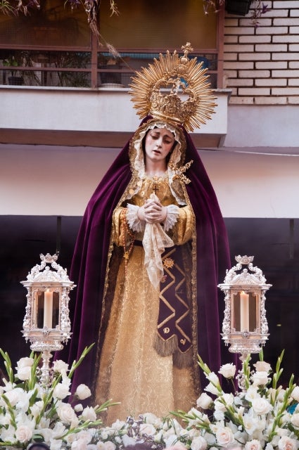 La Virgen del Desconsuelo y  Visitación procesiona por primera vez por las calles de Triana