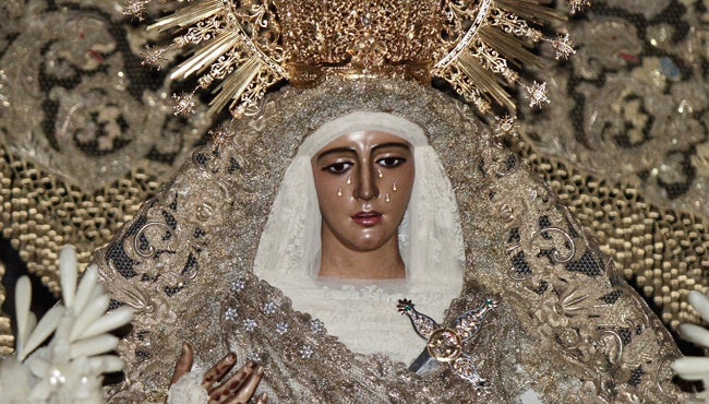 En imágenes: La Esperanza de Triana, en la Catedral