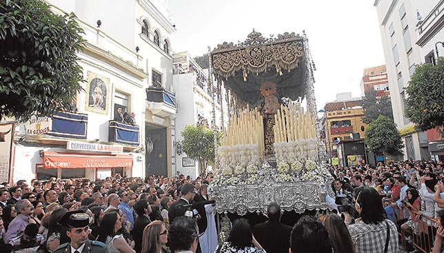 La Estrella saliendo de su capilla