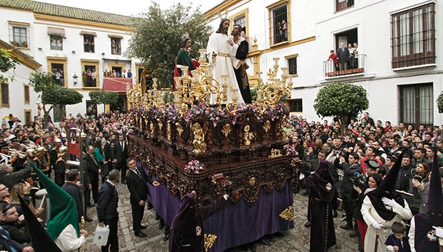 El misterio del Beso de Judas, en la plaza de Jesús de la Redención / JUAN FLORES