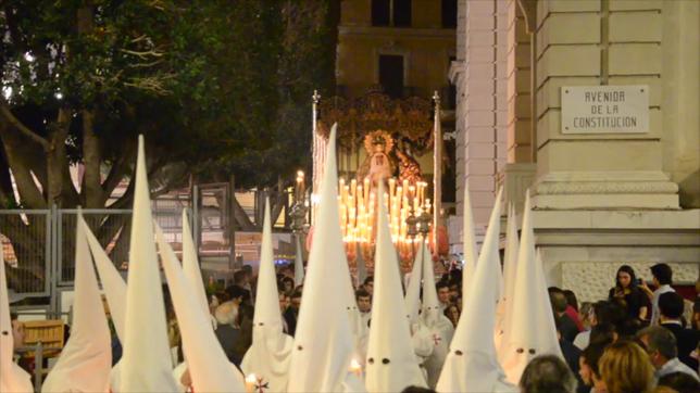 El Dulce Nombre por el Banco de España el Martes Santo de 2015