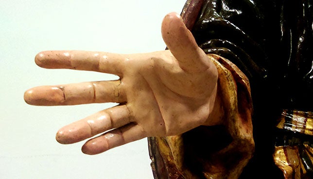 Detalle de la mano tras la restauración