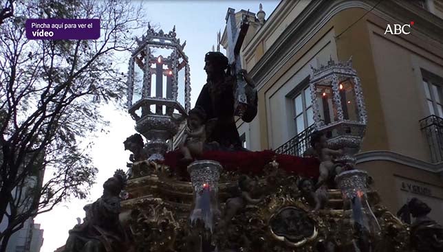 La imponente «revirá» de Nuestro Padre Jesús de las Penas en San Vicente con Alfonso XII - Semana Santa de Sevilla 2018