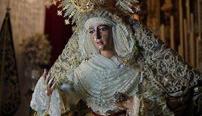 Así luce la Esperanza de Triana para su «besamanos»