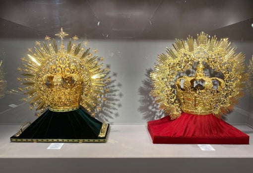 Las coronas de la Esperanza de Triana y la Amargura