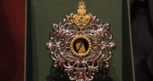 El relicario que le ha regalado la Macarena al Gran Poder