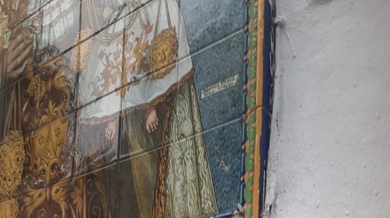 Destrozan el azulejo de la Virgen del Carmen de San Gil