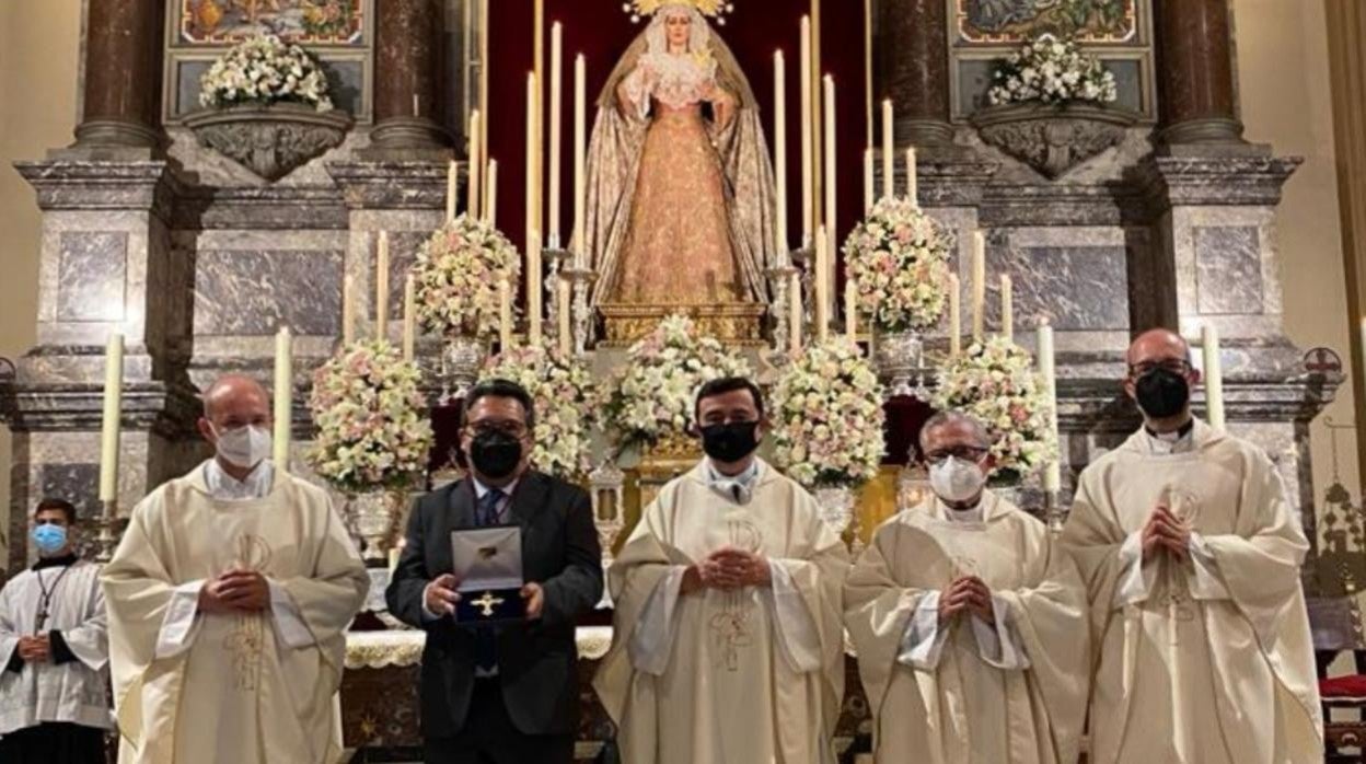 Acto de entrega de la cruz