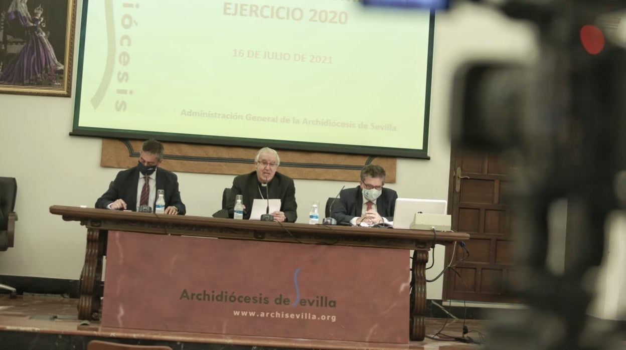 El arzobispo de Sevilla, José Ángel Saiz Meneses, presenta las cuentas del Arzobispado