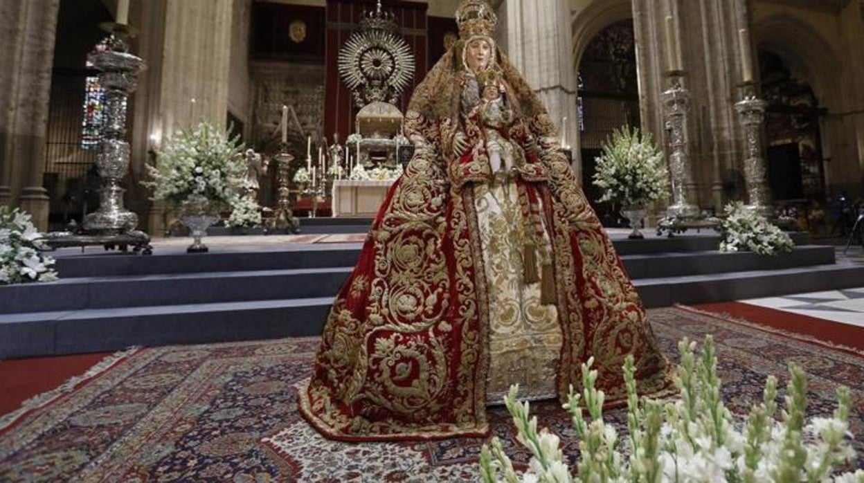 La Virgen de los Reyes, en el último día de novena en la Catedral
